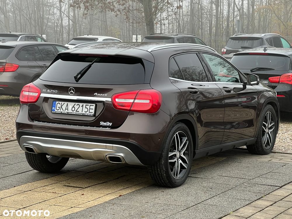 Mercedes-Benz GLA 250 4-Matic AMG Line - 9
