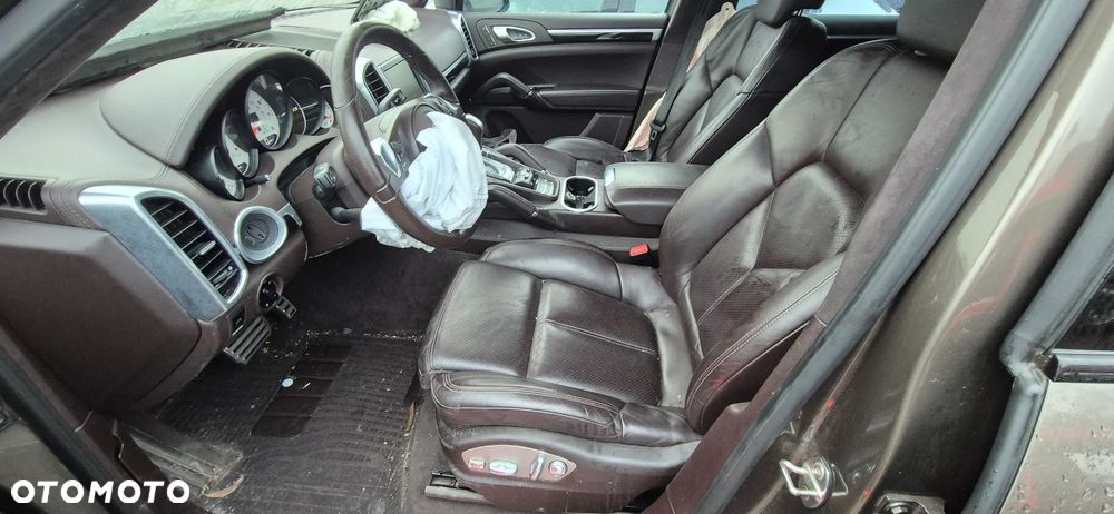 Porsche Cayenne GTS - 17