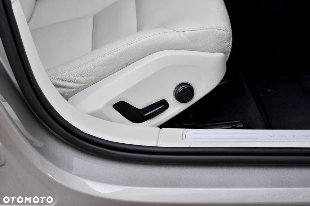 Volvo V60 B4 D Geartronic Momentum - 18