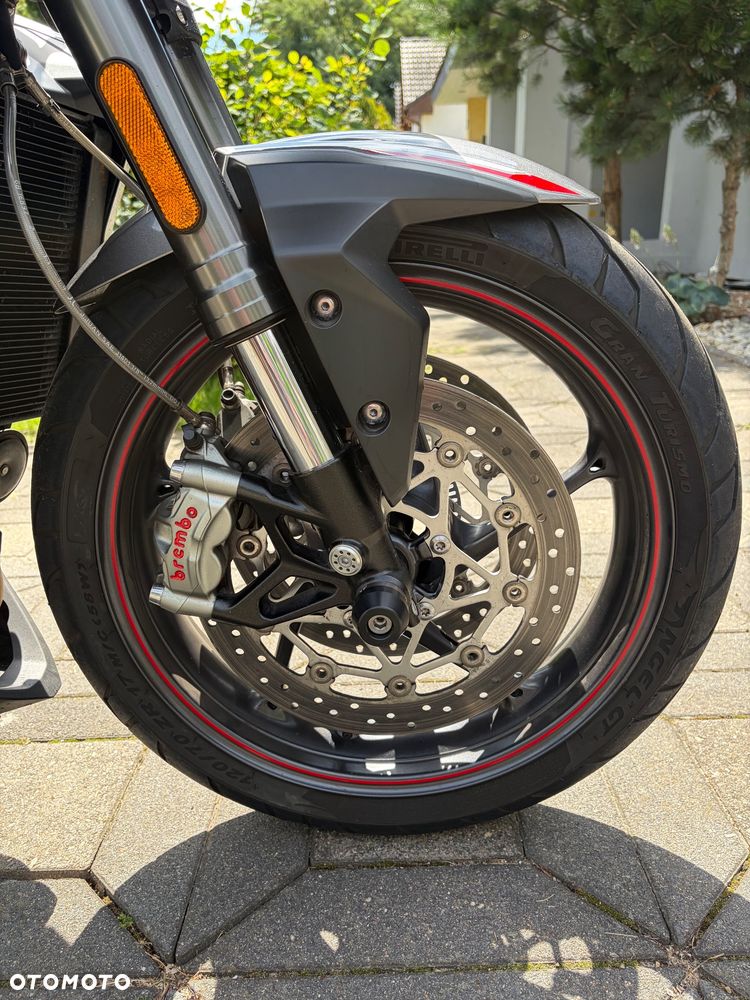 Triumph Street Triple - 24