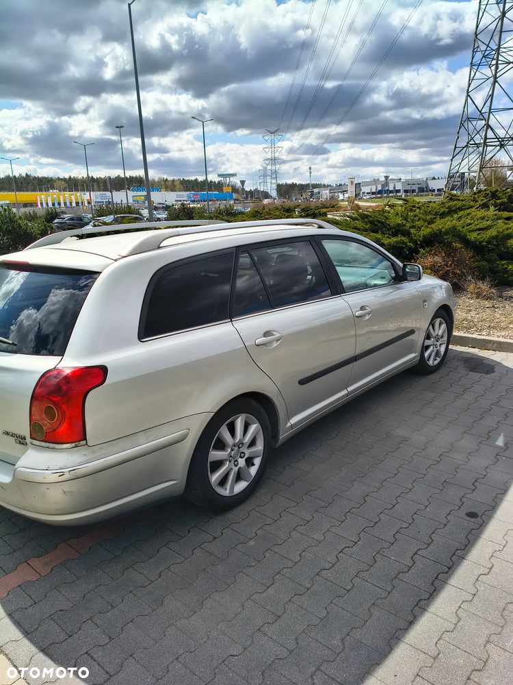 Toyota Avensis 2.0 D-4D High - 14