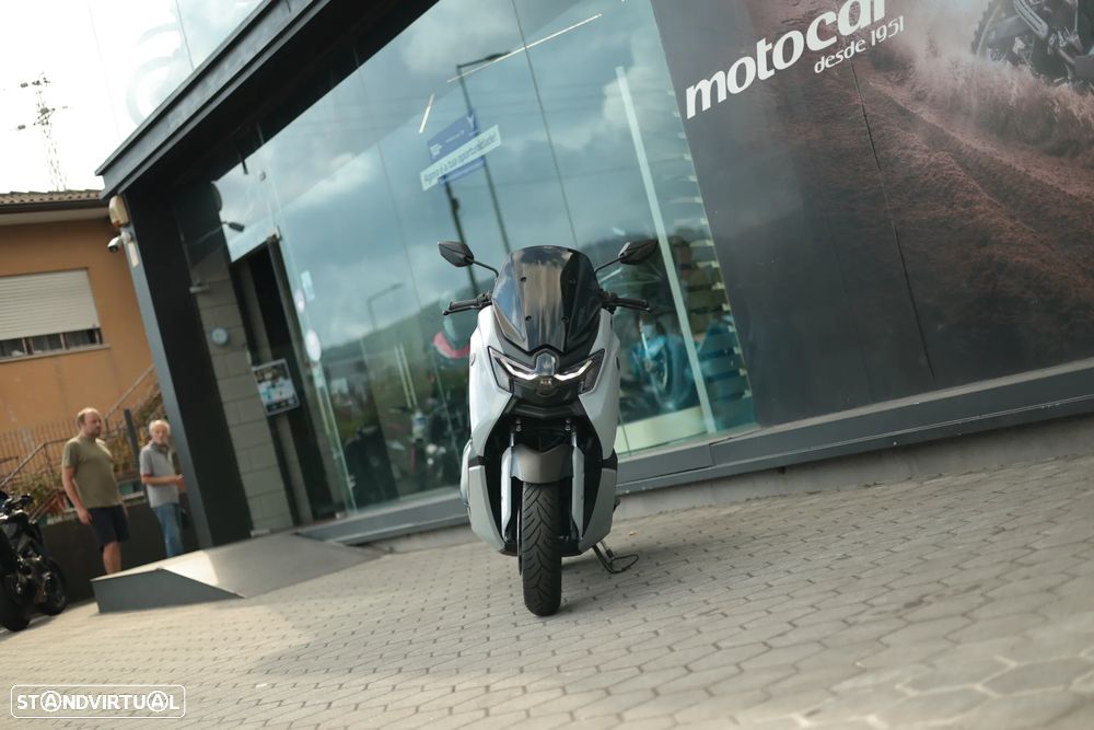 Yamaha NMAX - 10
