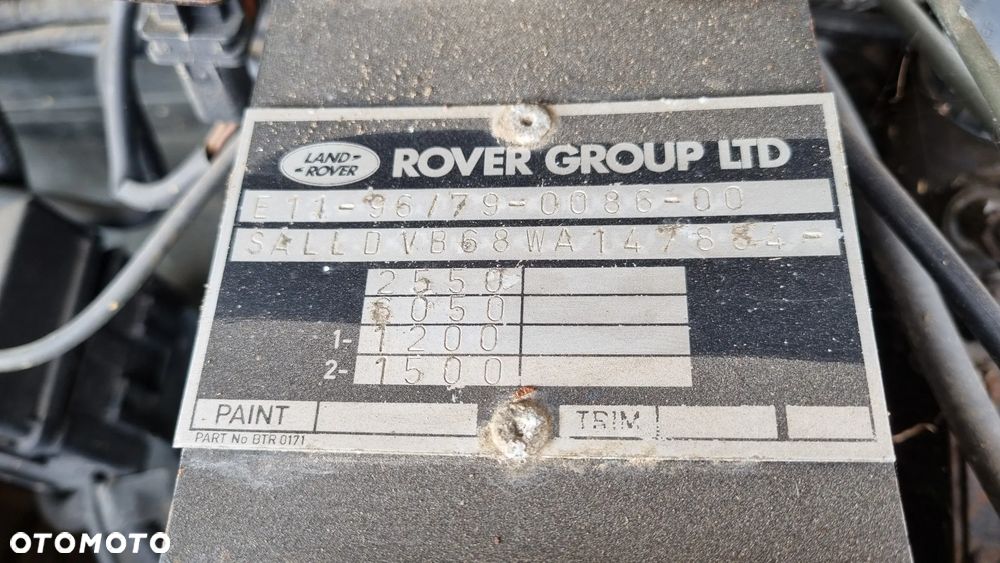 Land Rover Defender - 32