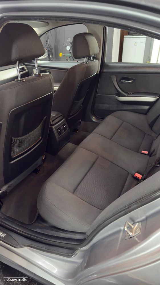 BMW 318 d Sport - 11