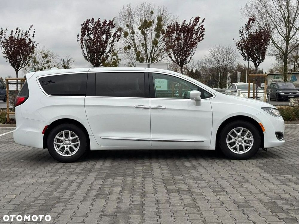 Chrysler Pacifica - 10