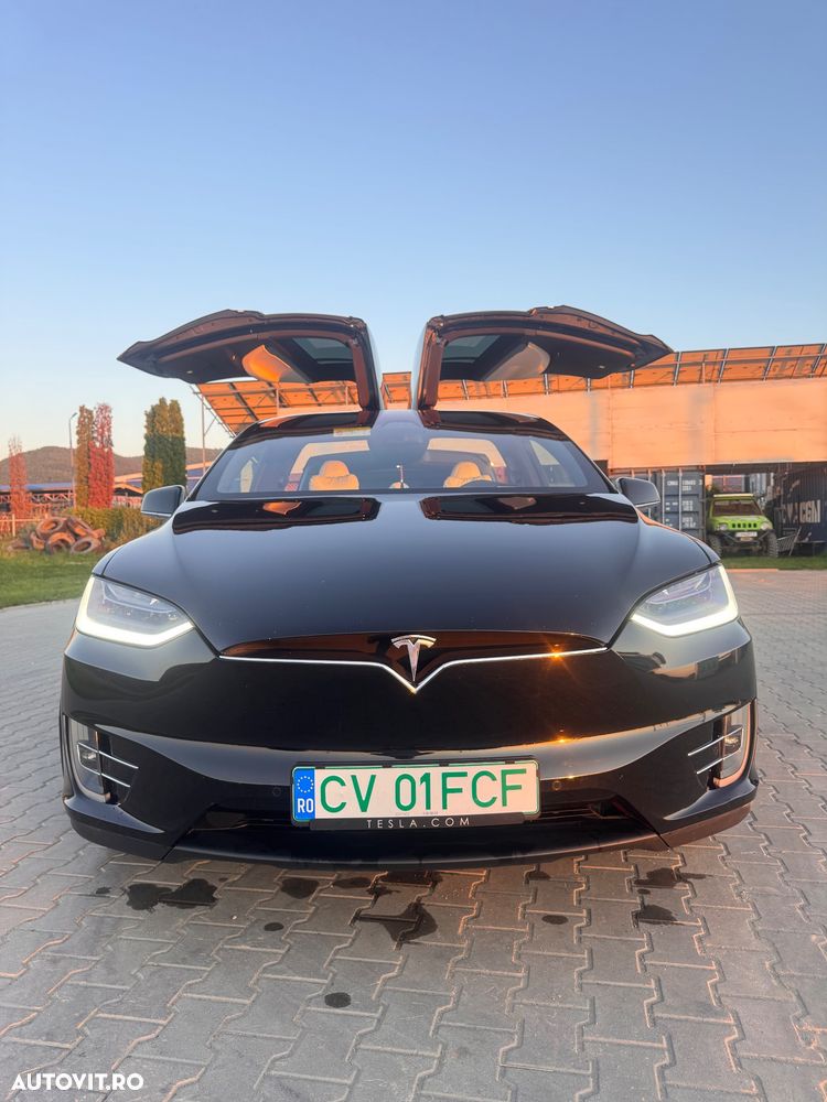 Tesla Model X - 9