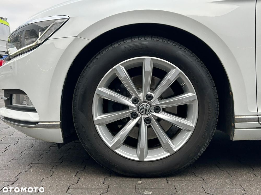 Volkswagen Passat - 36