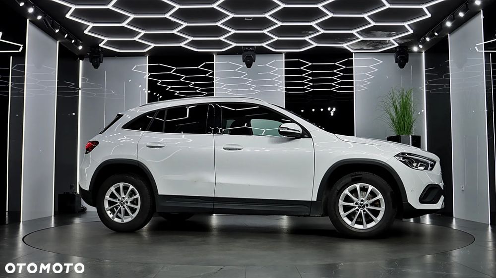 Mercedes-Benz GLA 200 - 12