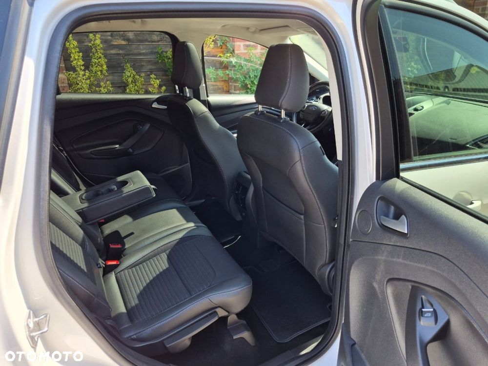 Ford Kuga - 37