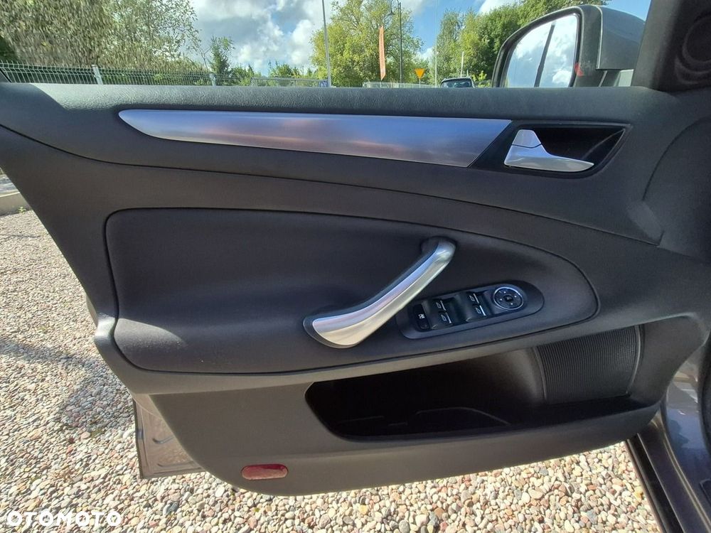Ford Mondeo - 36