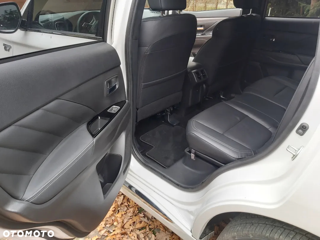 Mitsubishi Outlander - 16