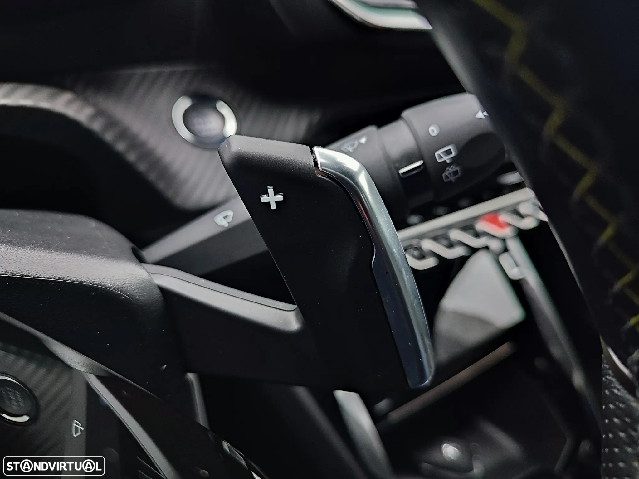 Peugeot 2008 1.2 PureTech GT EAT8 - 23
