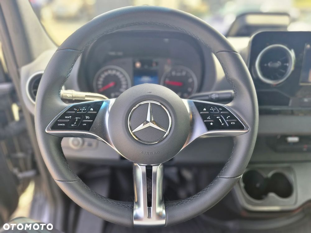 Mercedes-Benz Sprinter - 14