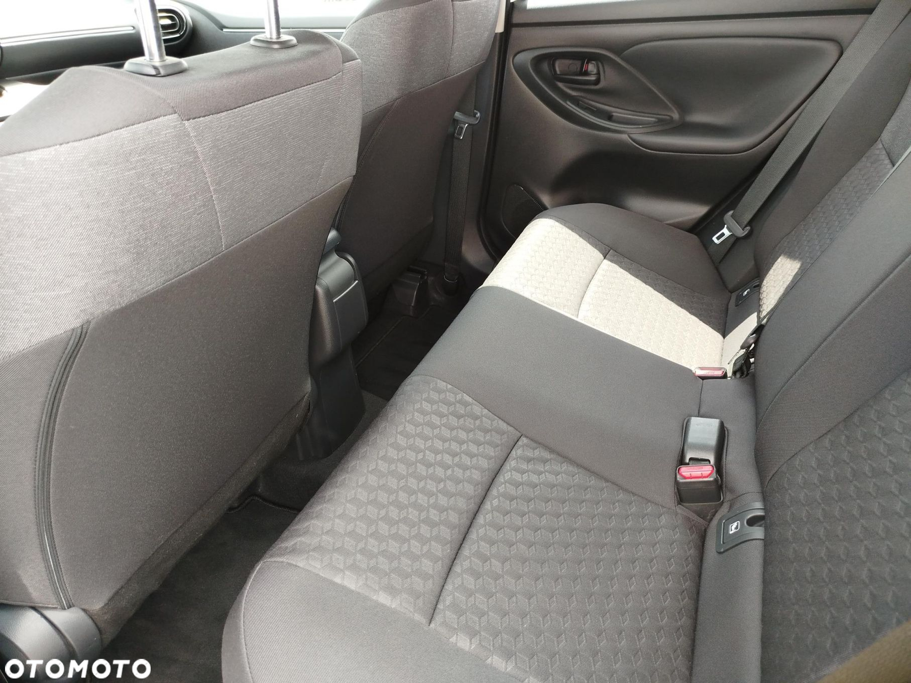 Toyota Yaris - 12