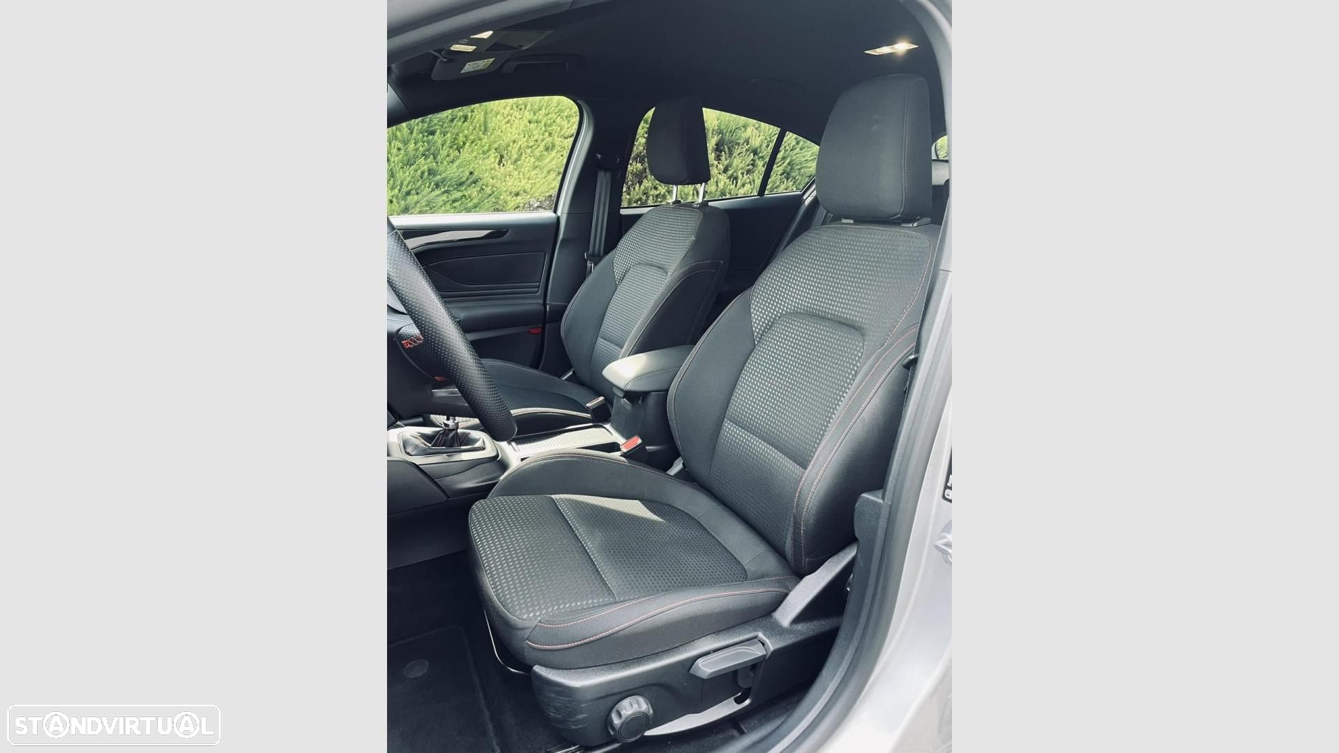 Ford Focus 1.0 EcoBoost MHEV ST-Line - 12