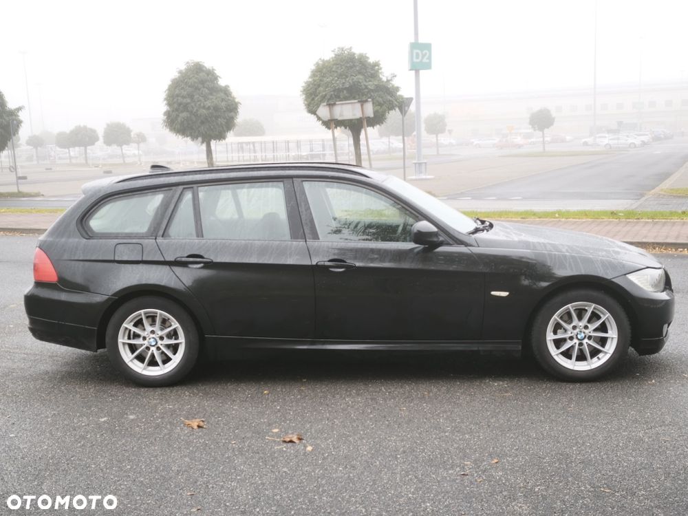 BMW 3 Series 2011 photo 4