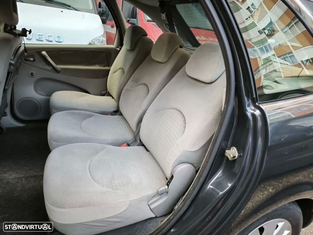 Citroën Xsara Picasso 1.6i Exclusive - 17