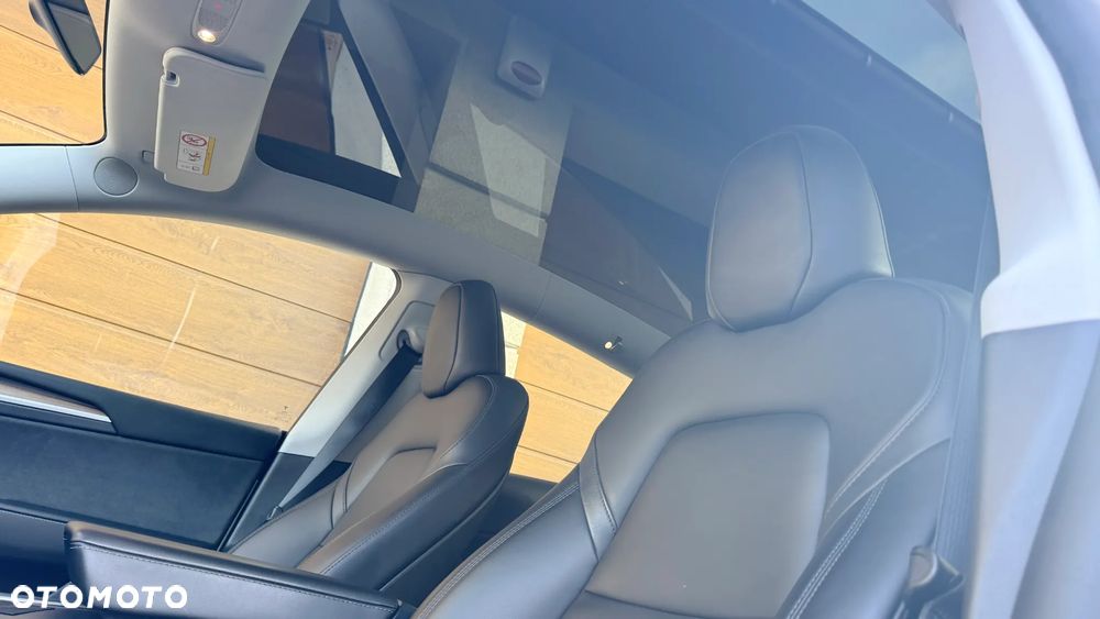 Tesla Y Performance AWD - 17