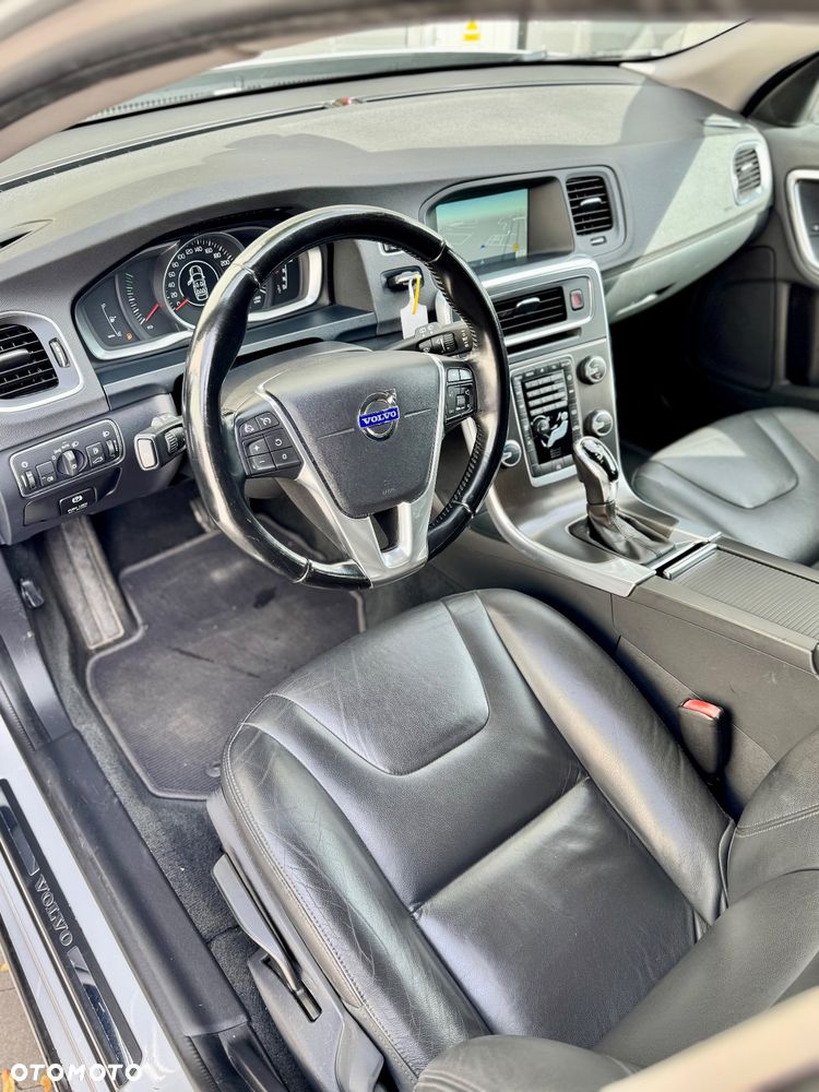 Volvo V60 D4 Geartronic Momentum - 17