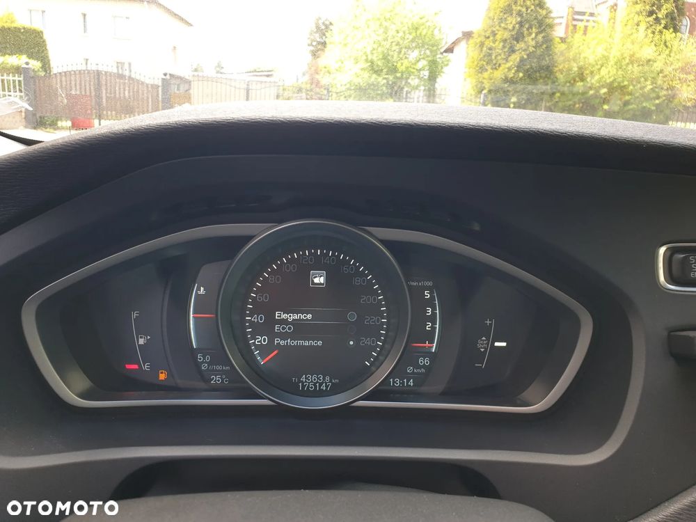 Volvo V40 D2 R Design - 26