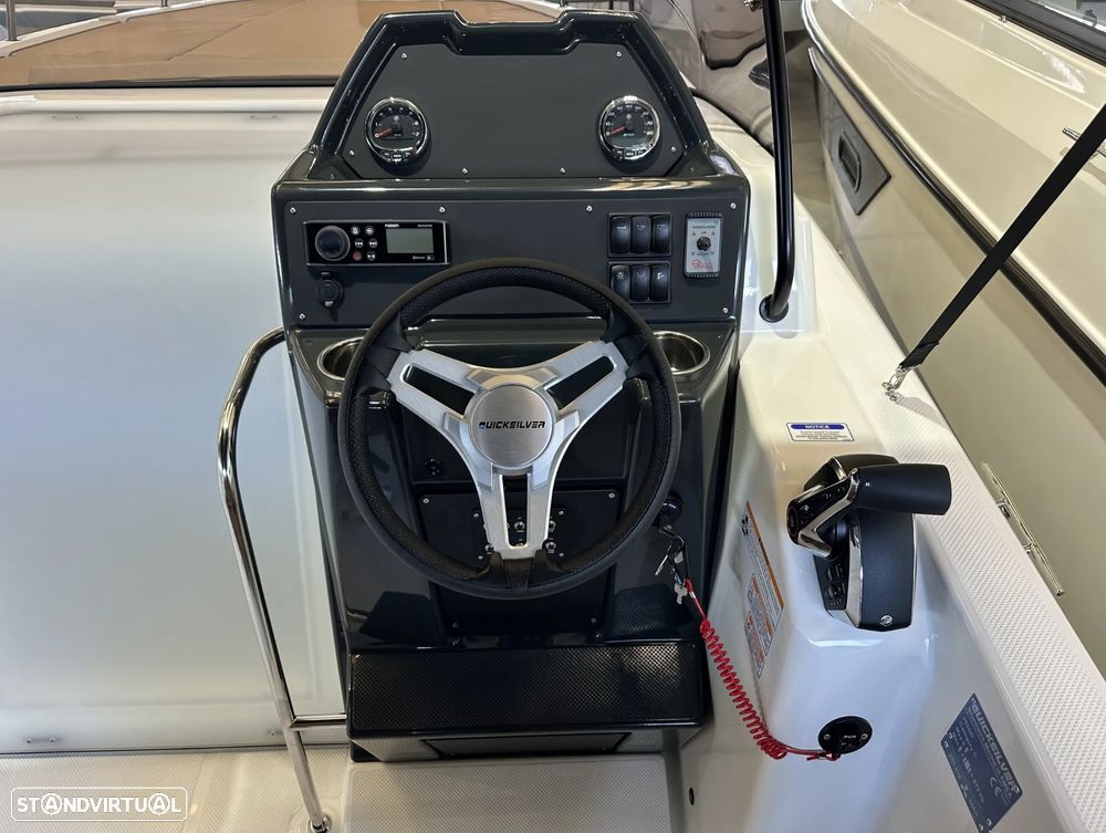 Quicksilver Activ 755 Sundeck - 22