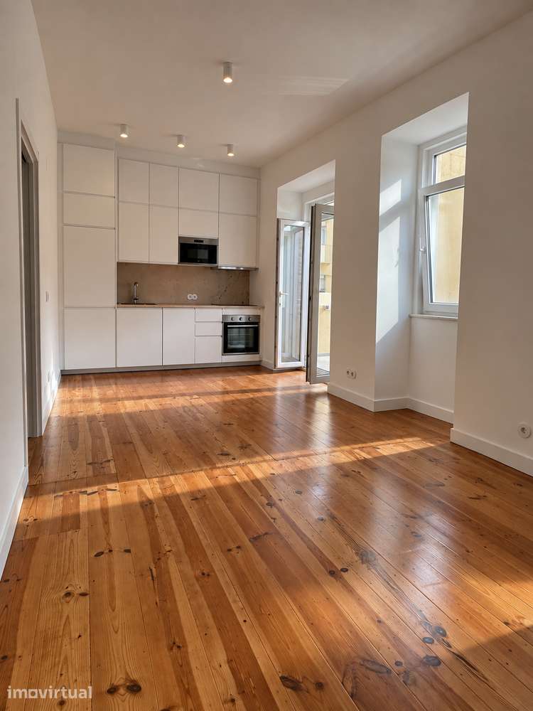 T2 com terraço, acabado de remodelar, em Campo de Ourique. - Grande imagem: 2/16