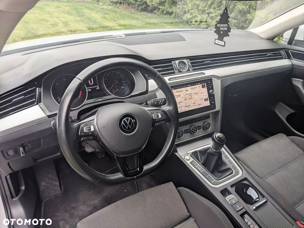 Volkswagen Passat 1.6 TDI BMT Comfortline - 10