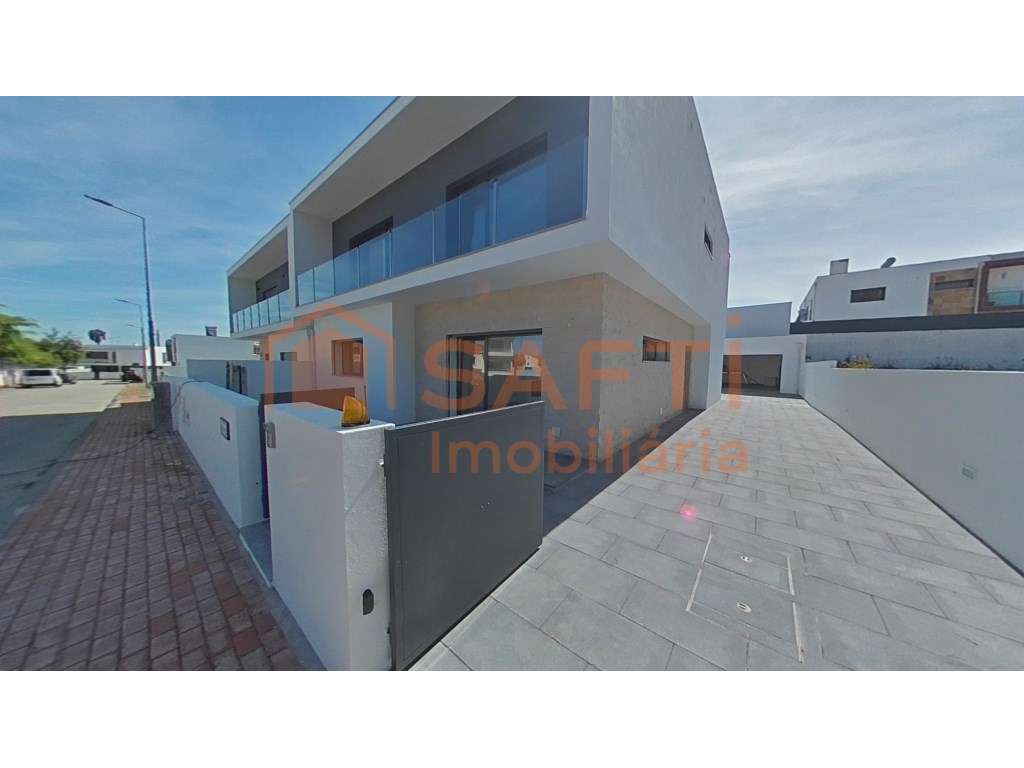 Moradia T4 com garagem na Urbanização do Bonito, Entroncamento, San... - Grande imagem: 2/45