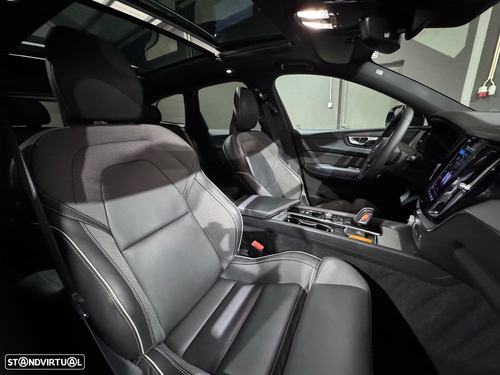 Volvo XC 60 2.0 T6 PHEV R-Design AWD - 36