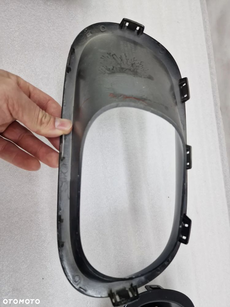 CITROEN C3 3 III 15- LEWA / PRAWA KRATKA BOCZNA ZDERZAKA PRZEDNIEGO PRZÓD , CZARNA W POŁYSKU , KOMPLET , NR 8114593 / 9813344677 / 8114592 / 9813345077 , NR AUKCJI D/32 - 3