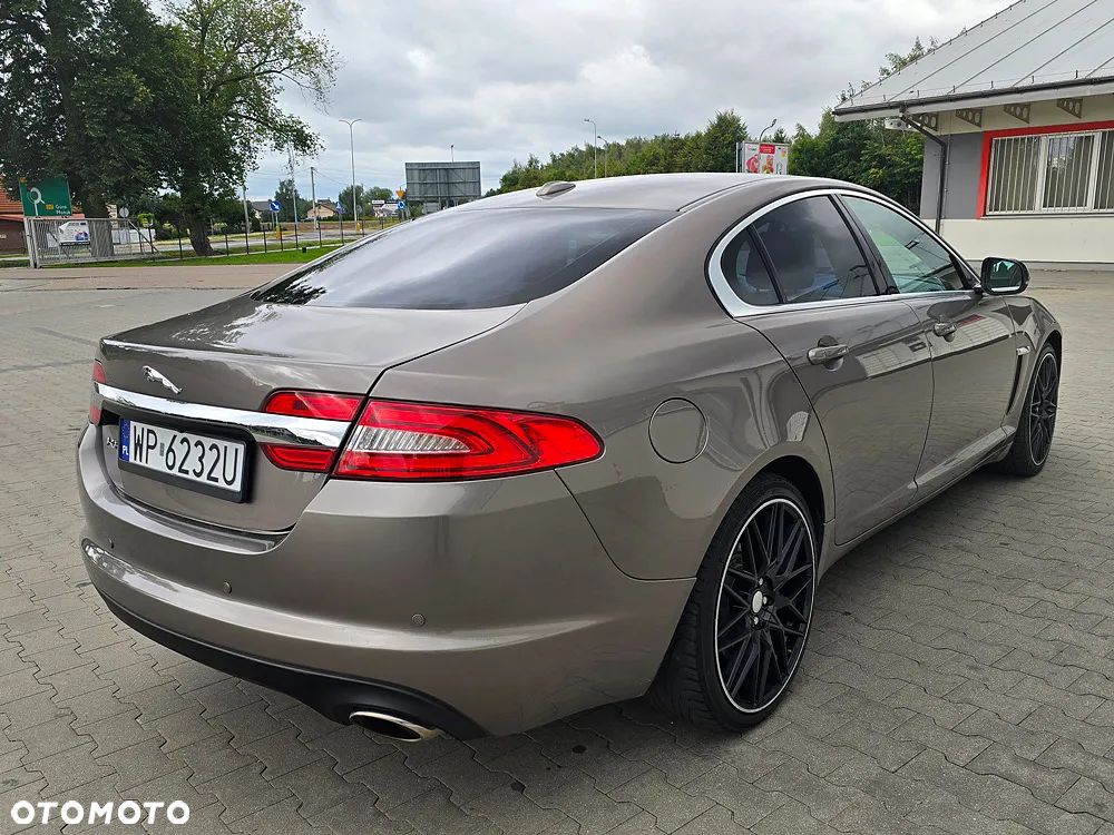 Jaguar XF 2.2 D Premium Luxury - 10