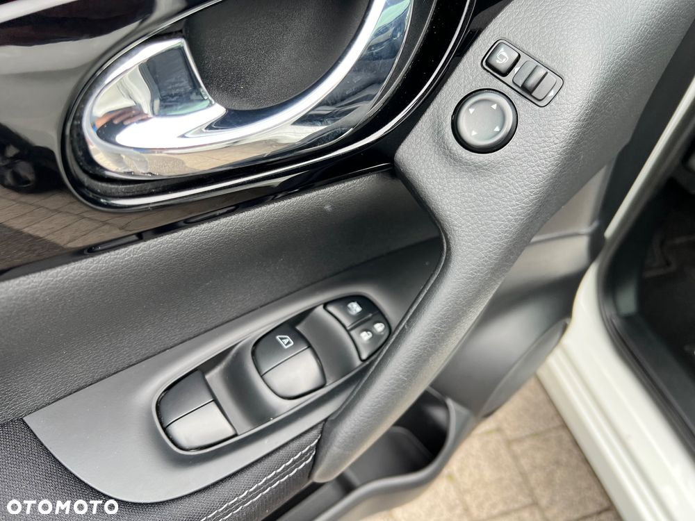 Nissan Qashqai 1.2 DIG-T TEKNA+ - 21