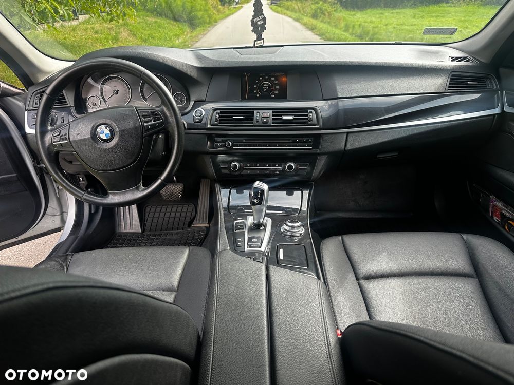 BMW Seria 5 525d xDrive - 7