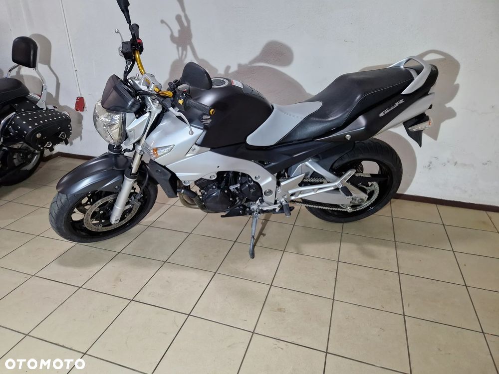 Suzuki GSR - 10