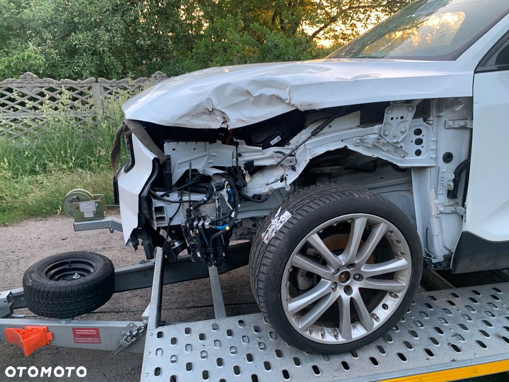 Volvo XC 40 B4 B DKG Ultimate Dark - 10