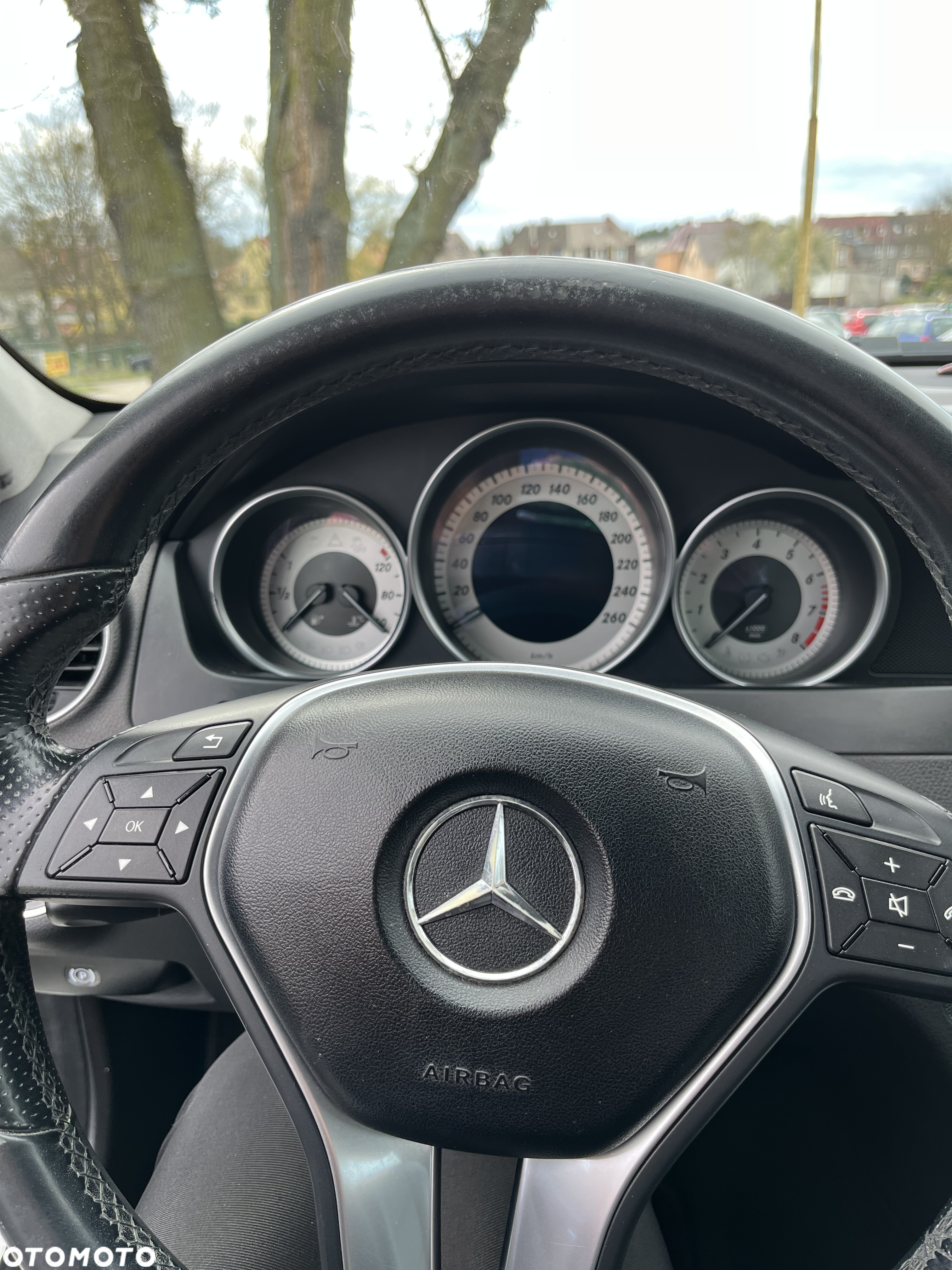 Mercedes-Benz Klasa C 180 CGI BlueEff Avantgarde - 9