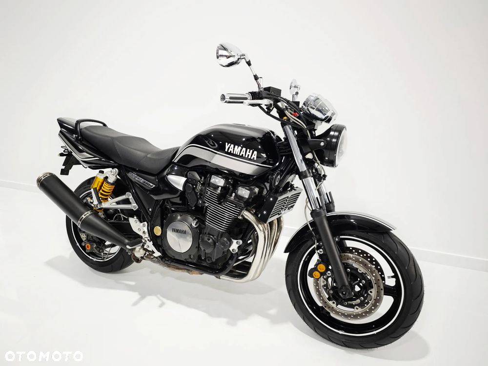 Yamaha XJR - 6