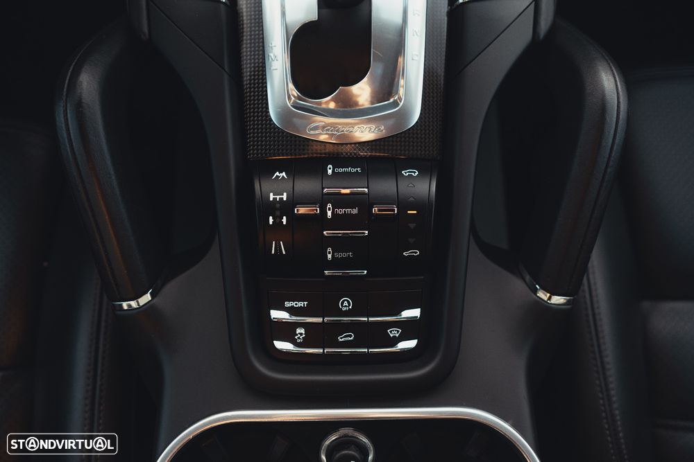 Porsche Cayenne Turbo - 36