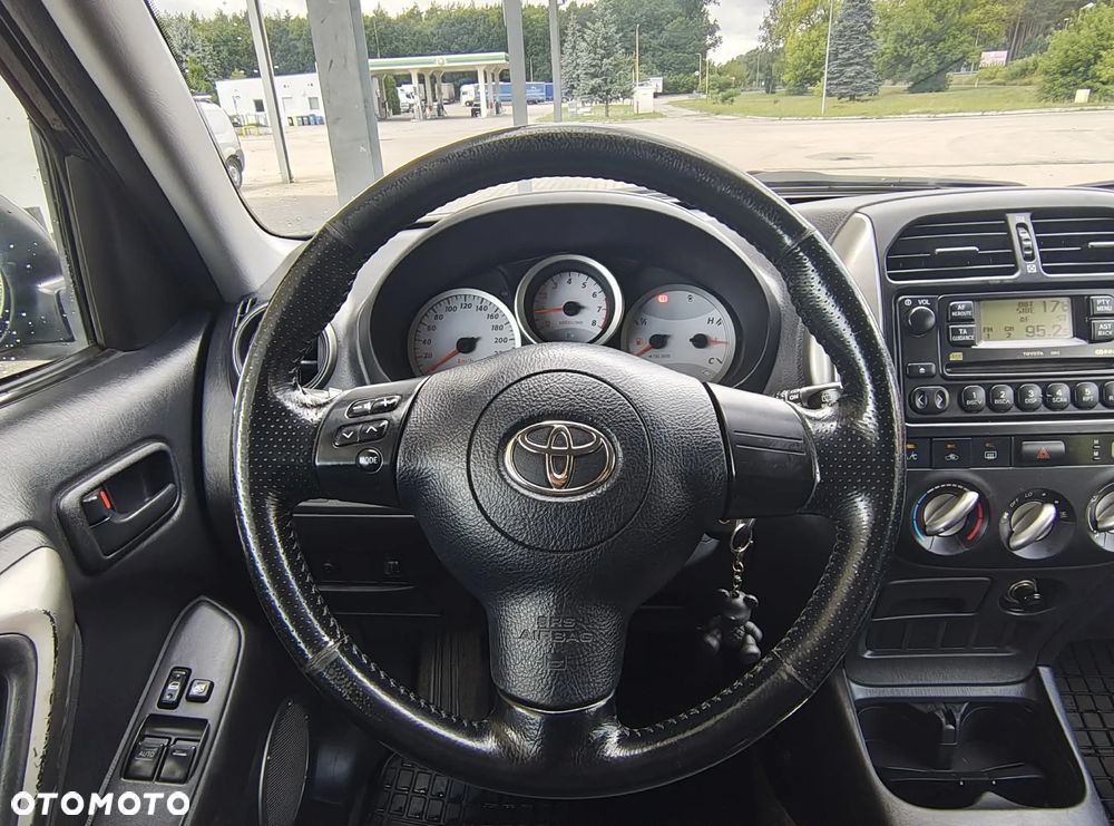 Toyota RAV4 1.8 VVT-i Terra 2WD - 24