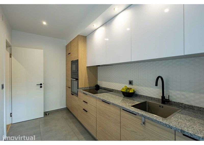 T2 - Remodelado - C/ Quintal - Setúbal - Bairro do Liceu - Grande imagem: 2/12