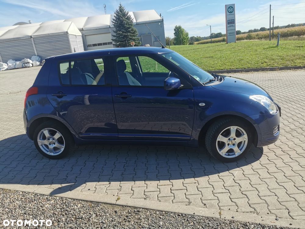 Suzuki Swift - 4