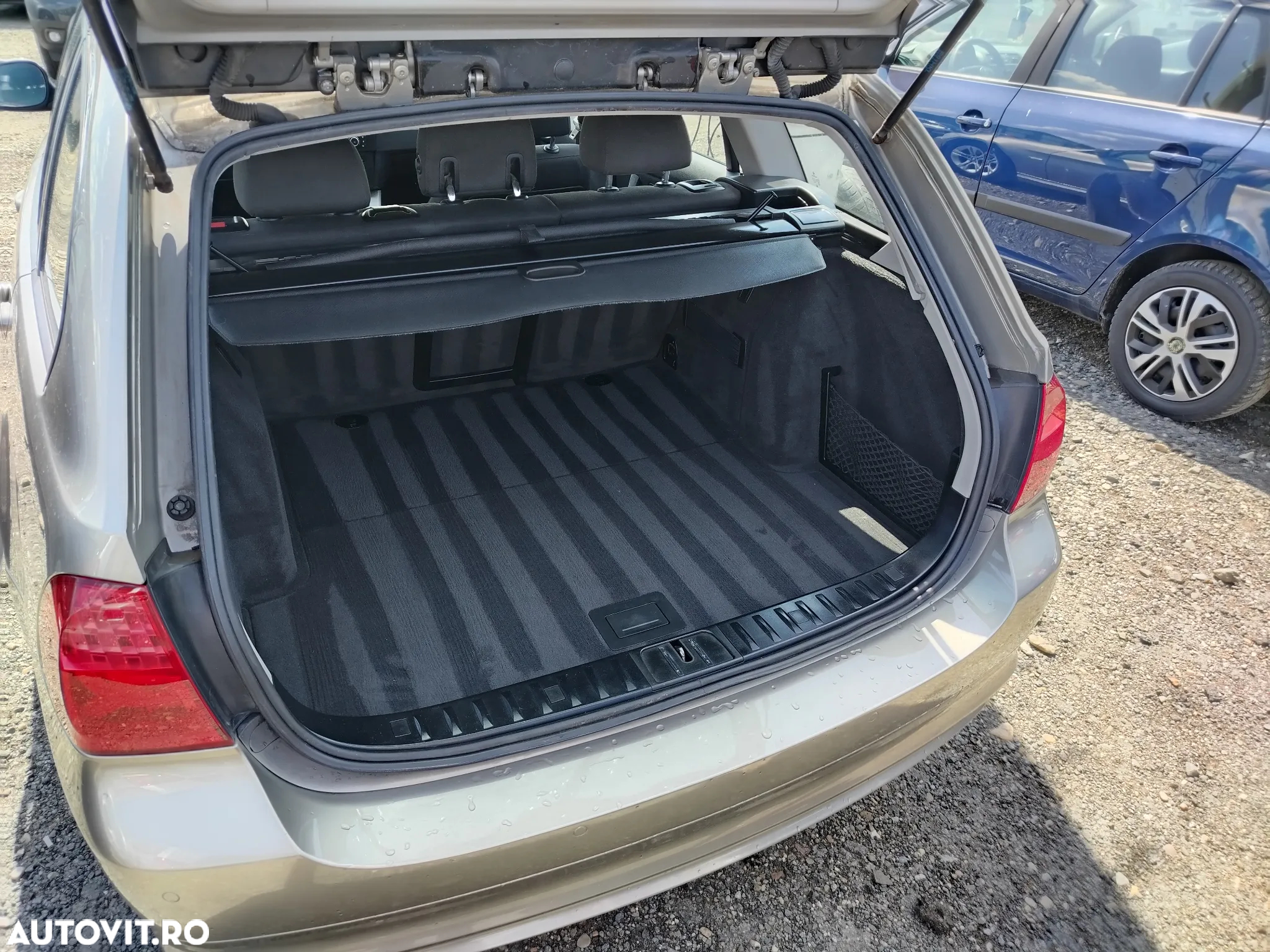 BMW Seria 3 318d DPF Touring Aut. - 11