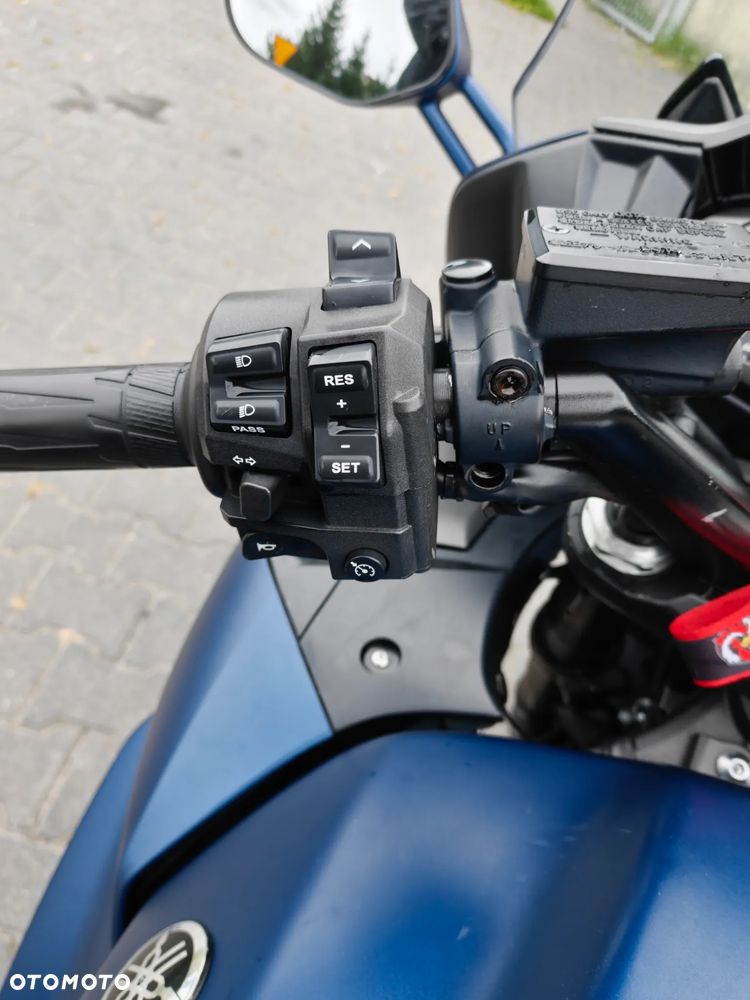 Yamaha FJR - 11
