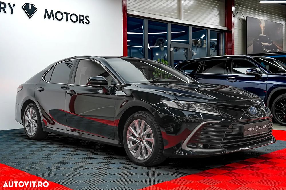 Toyota Camry Luxury - 13