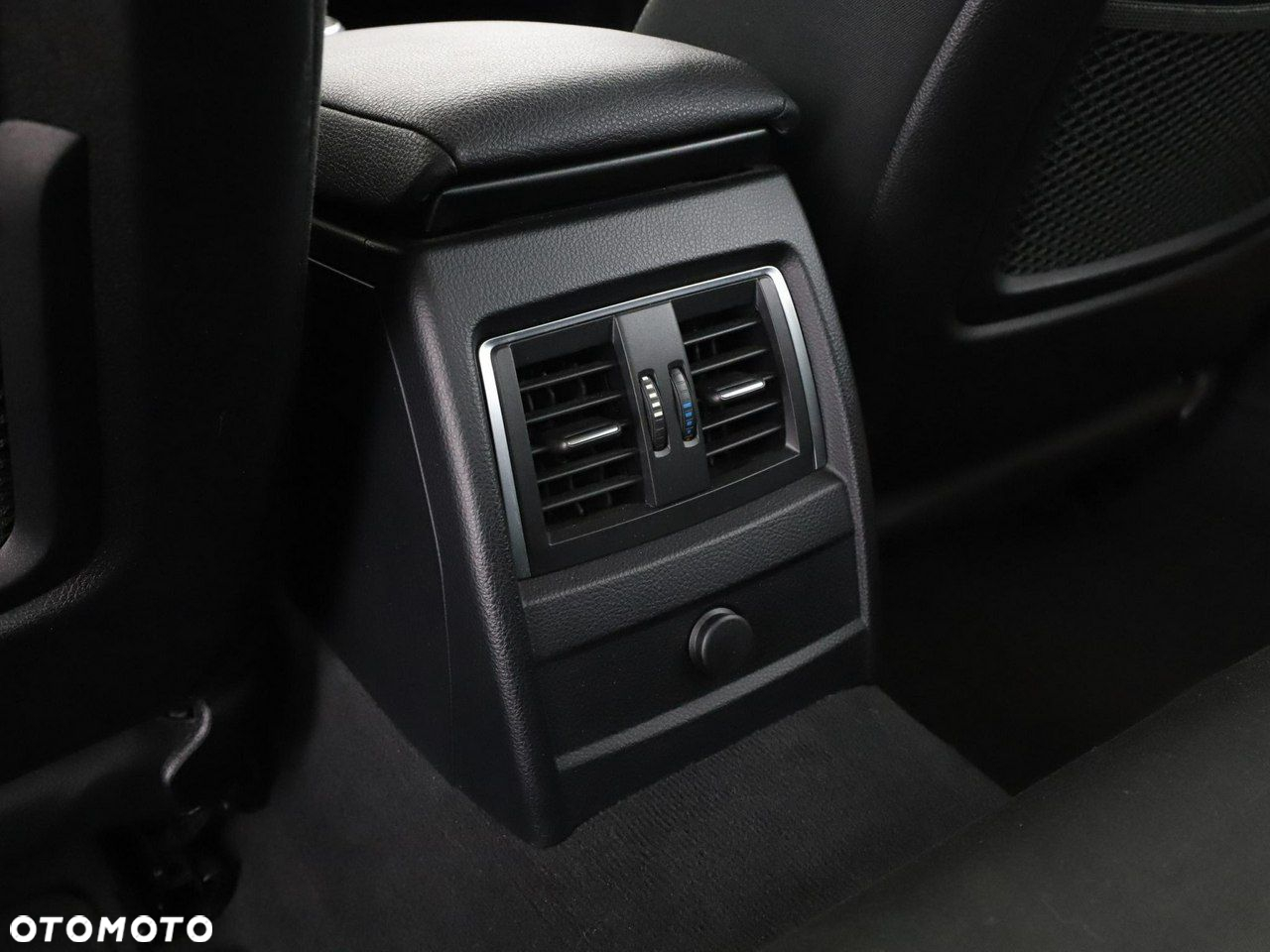 BMW Seria 3 320d Sport Line - 40
