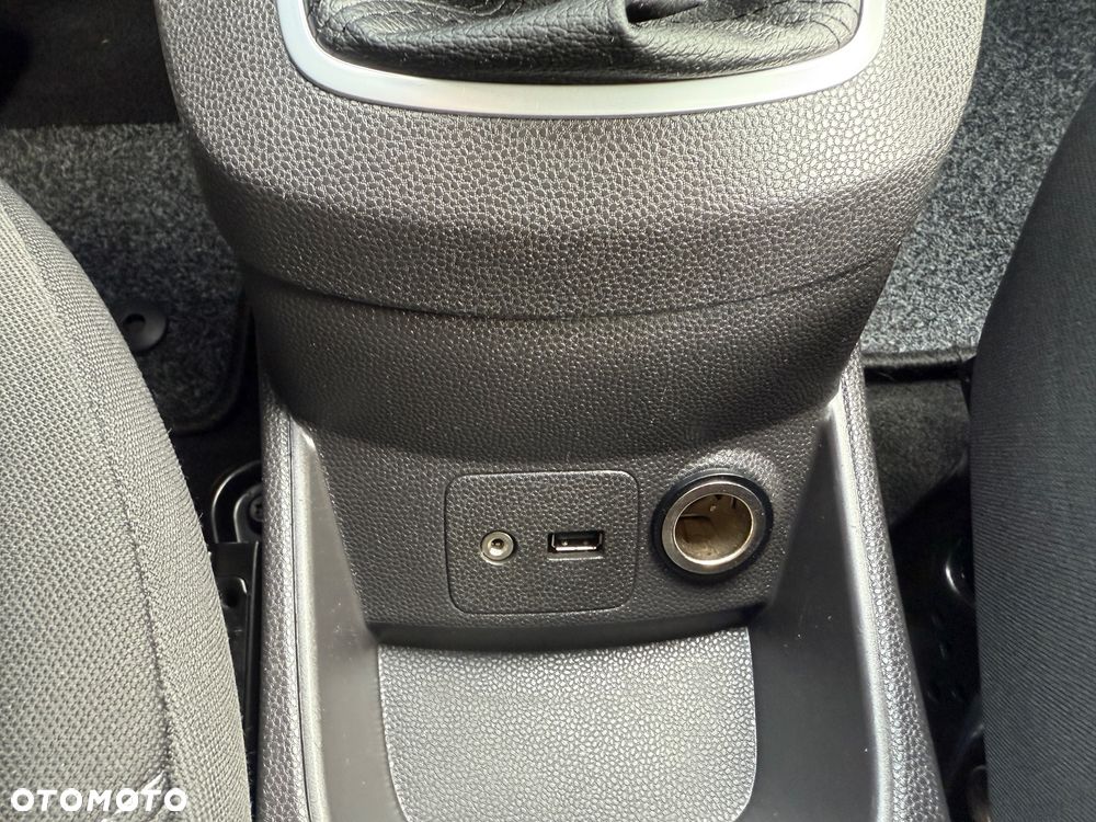 Ford Fiesta 1.6 TDCI SYNC Edition - 30