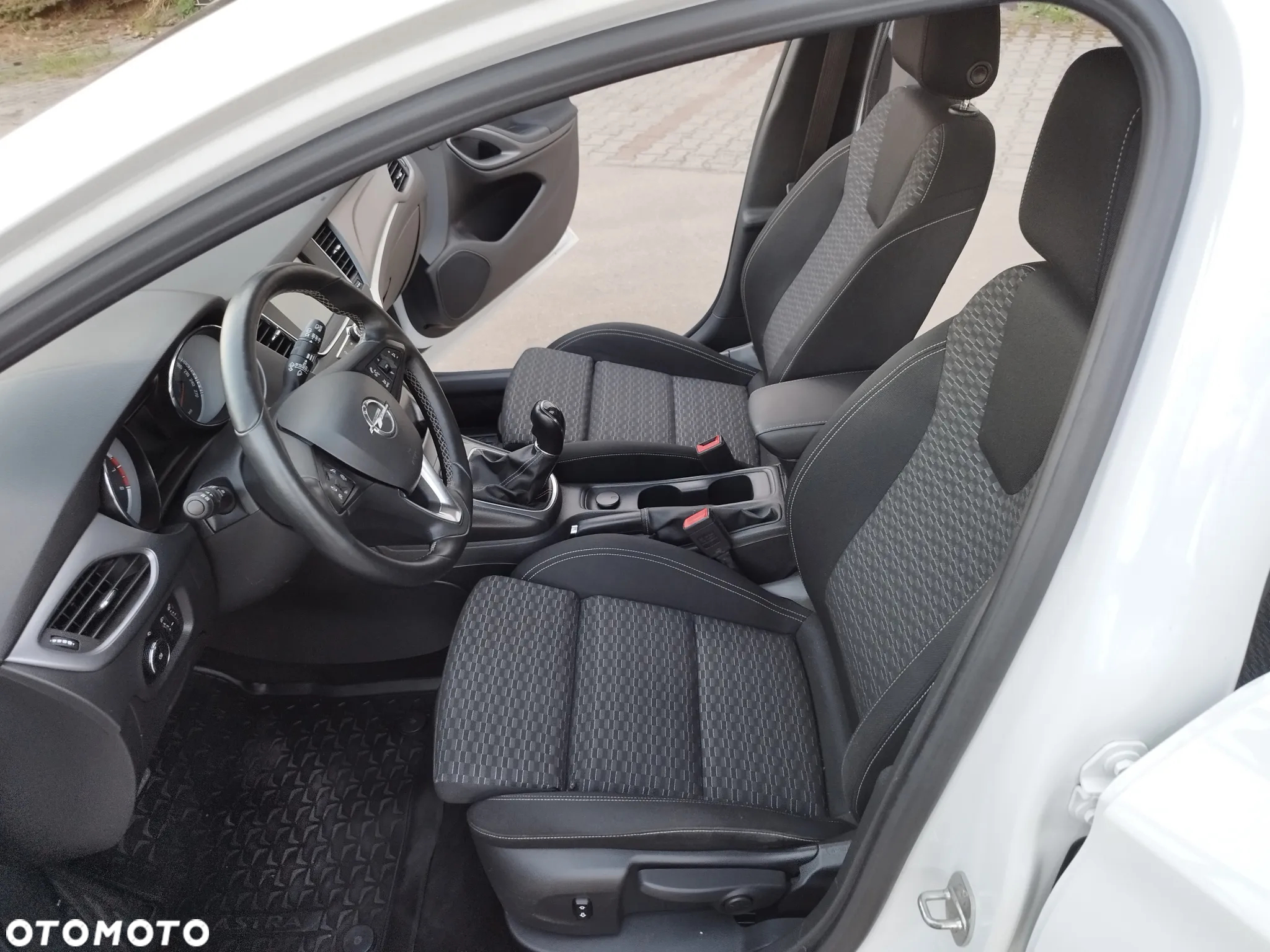Opel Astra 1.4 Turbo Edition - 11