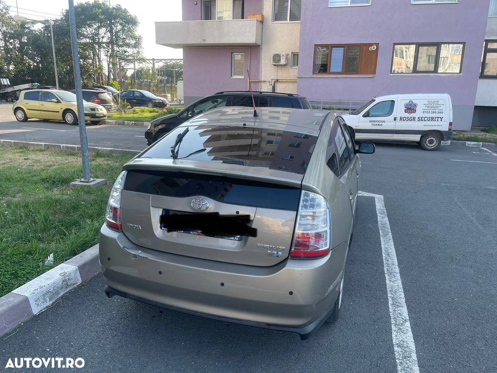 Toyota Prius (Hybrid) Sol - 4
