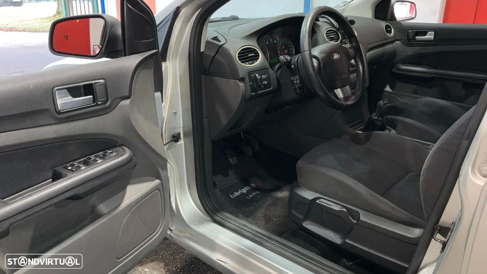 Ford Focus ver-1-4-16v-sport - 10