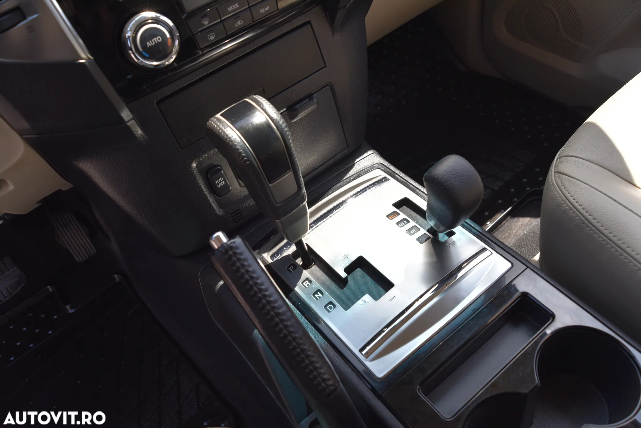 Mitsubishi Pajero - 19